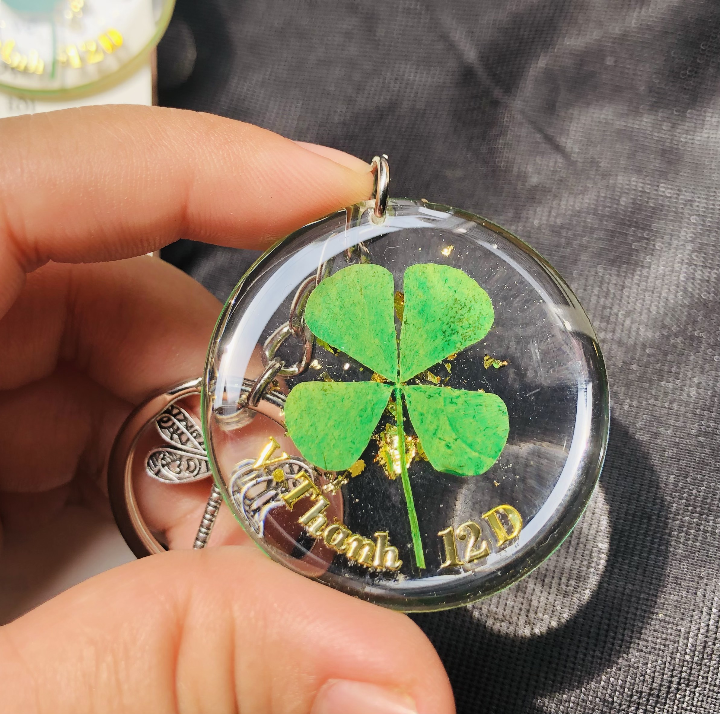 Móc khóa cỏ 4 lá may mắn tim xinh (thêm chữ theo yêu cầu) handmade epoxy resin quà lưu niệm độc đáo