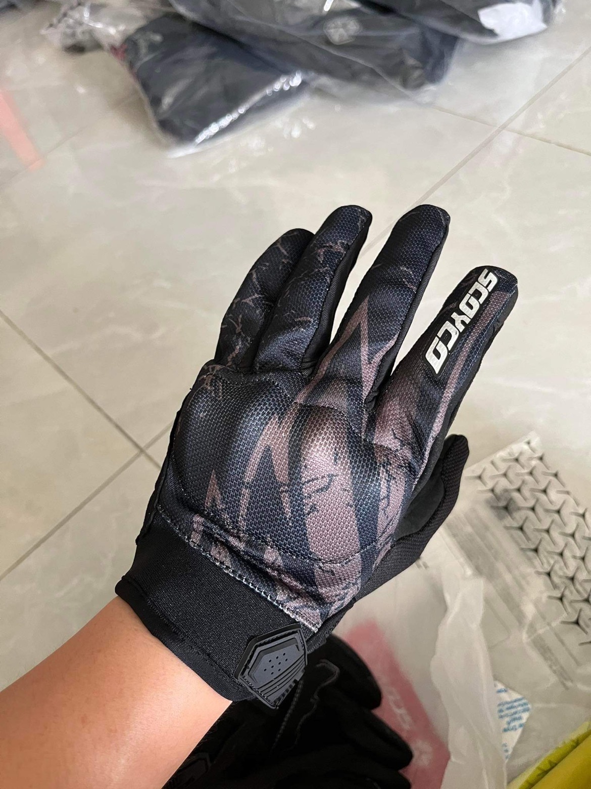 Găng tay bảo vệ cho người đi mô tô, xe máy Scoyco MC149