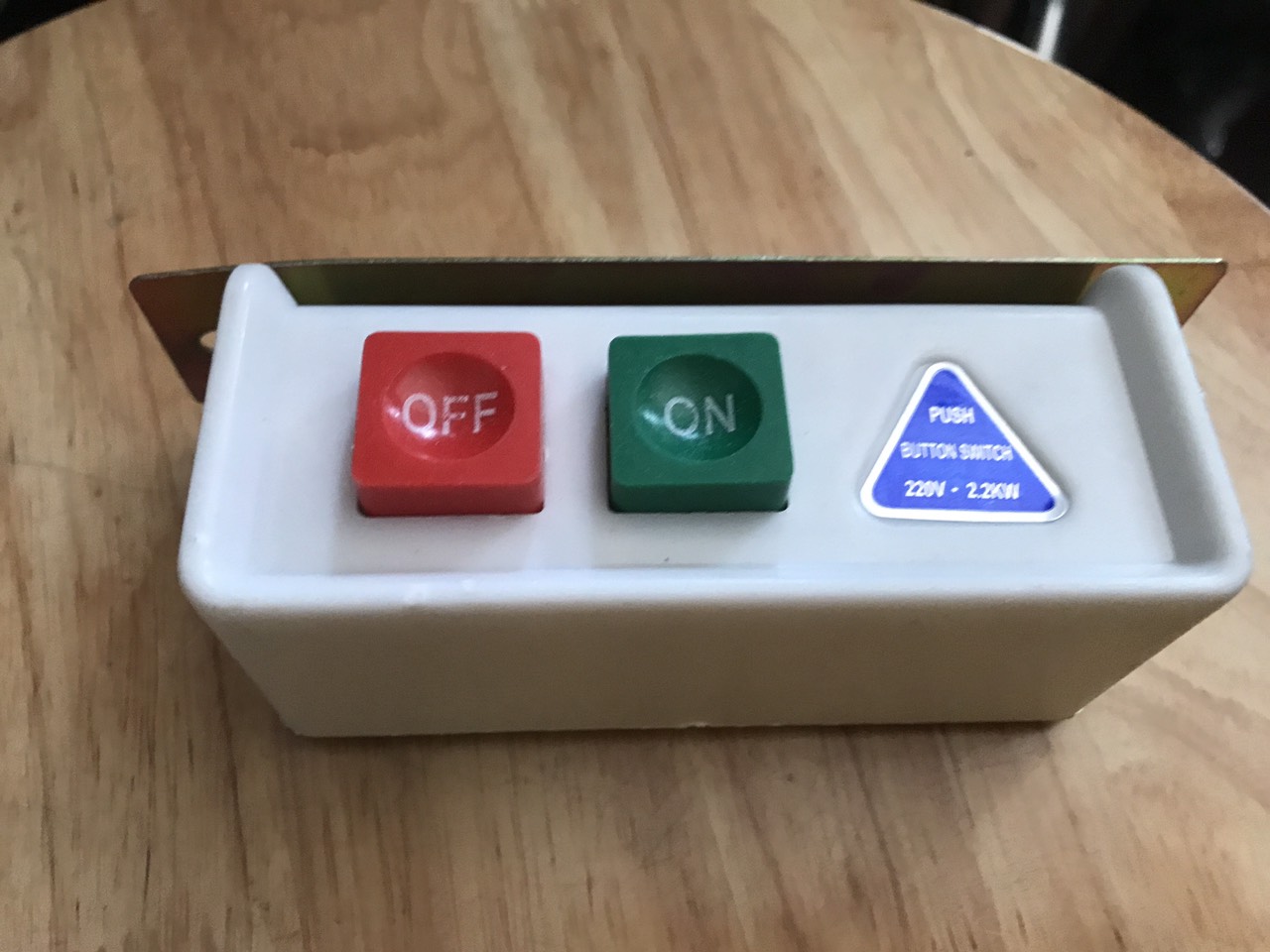 Công tắc ON/OFF sử dụng cho máy may hoặc máy vắt sổ công nghiệp