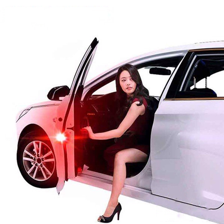 Đèn LED cảnh báo mở cửa ô tô