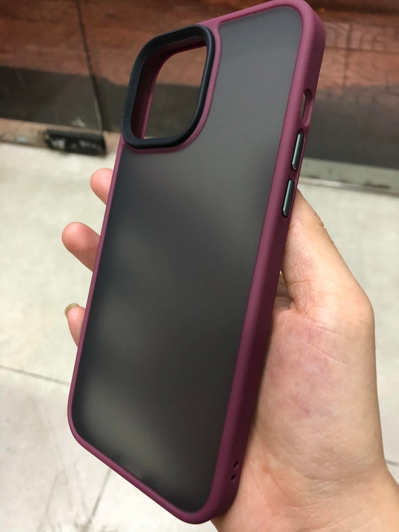 Ốp Lưng iPhone 13 Pro Viền Màu Lưng Đen Nhám Mờ Hiệu Likgus