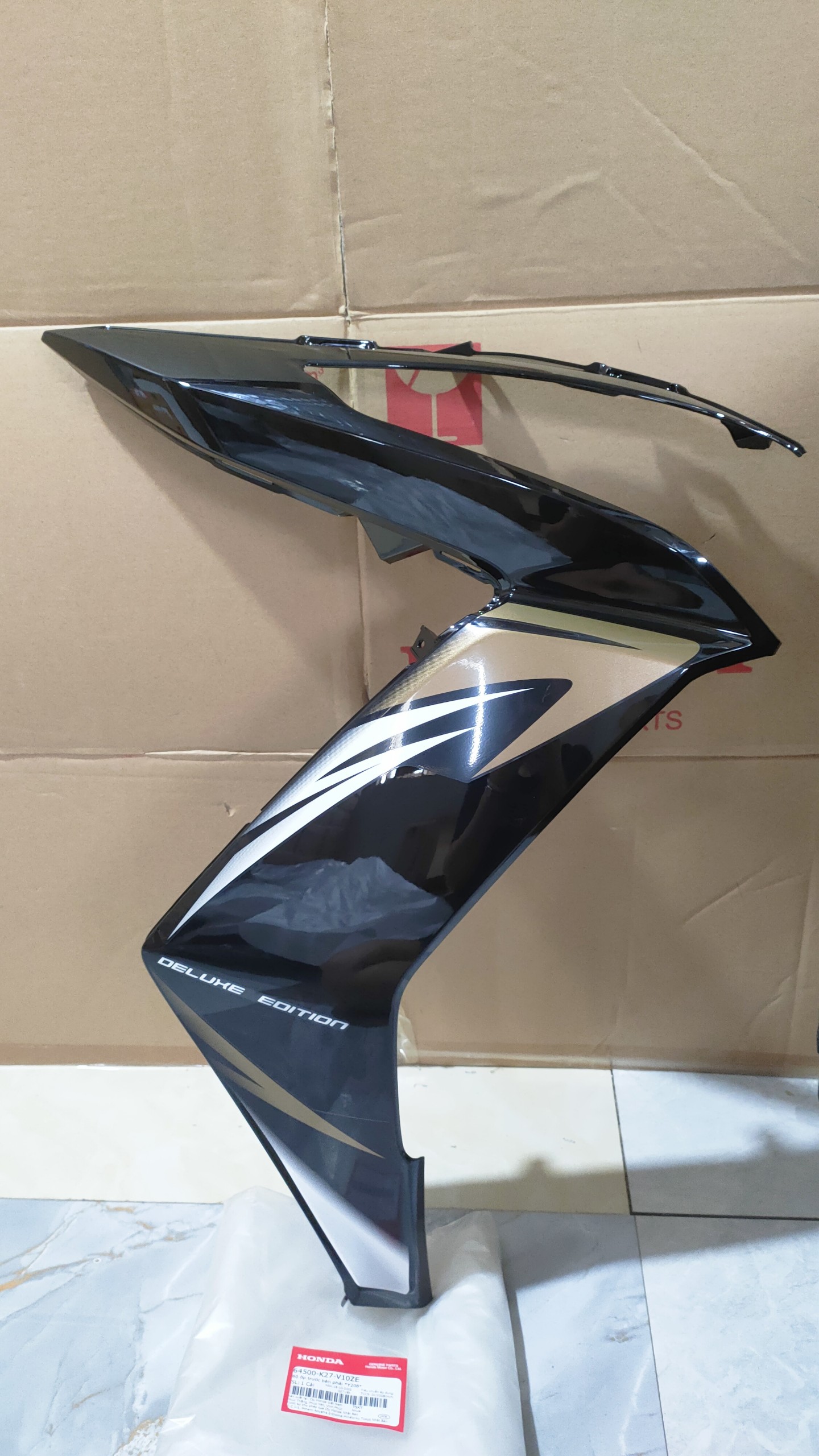 Bửng bên phải *Y208*(cánh yếm) air blade 2012-2014 ( 64500K27V10ZE)