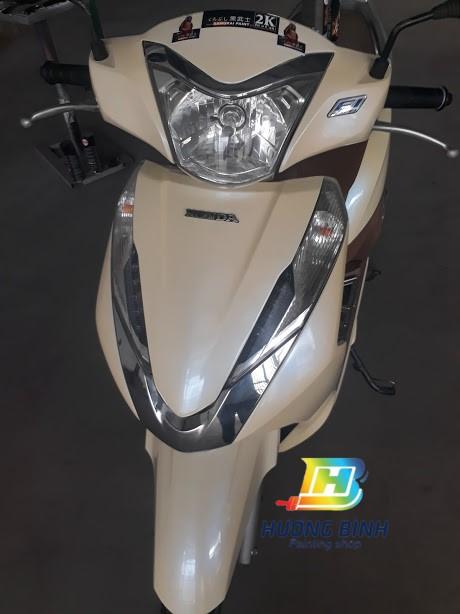 Sơn xịt Samurai màu Trắng Kem - H199 (cần sử dụng với nền màu Trắng mới lên được màu chuẩn và đẹp)