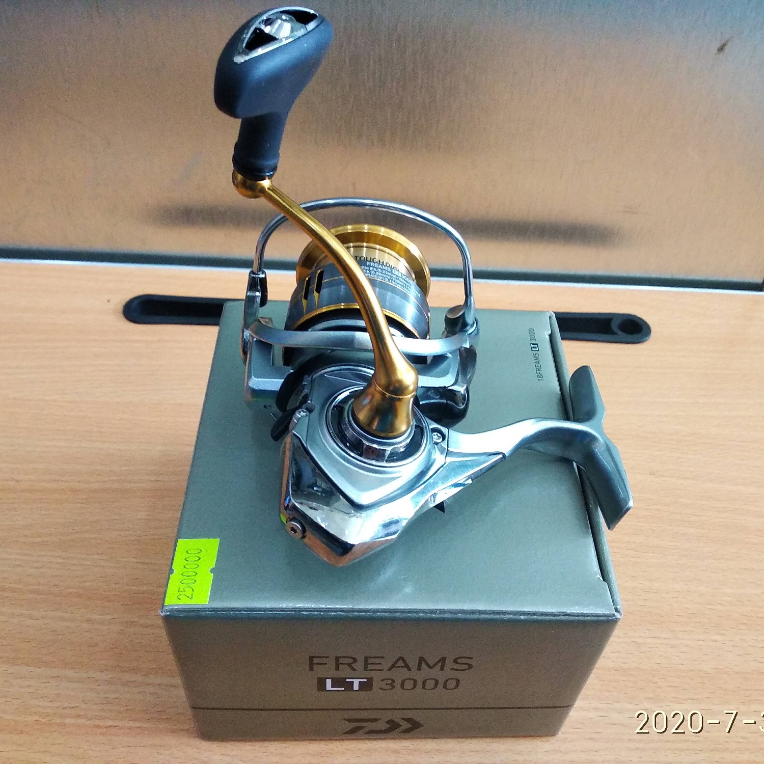 Máy Câu Cá Daiwa 2018 Freams LT 3000 - Máy Đứng