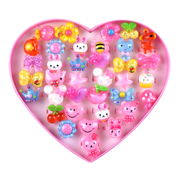 [HCM][Có video] Hộp quà trái tim 36 nhẫn nhựa dành cho bé gái