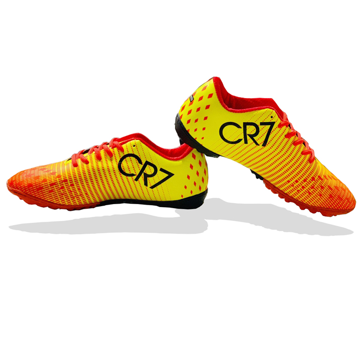 Giày đá bóng sân cỏ nhân tạo mềm và êm chân CR7