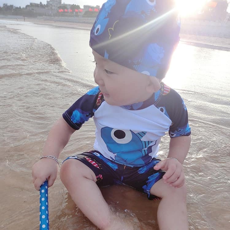Đồ bơi bé trai hình khủng long kèm mũ