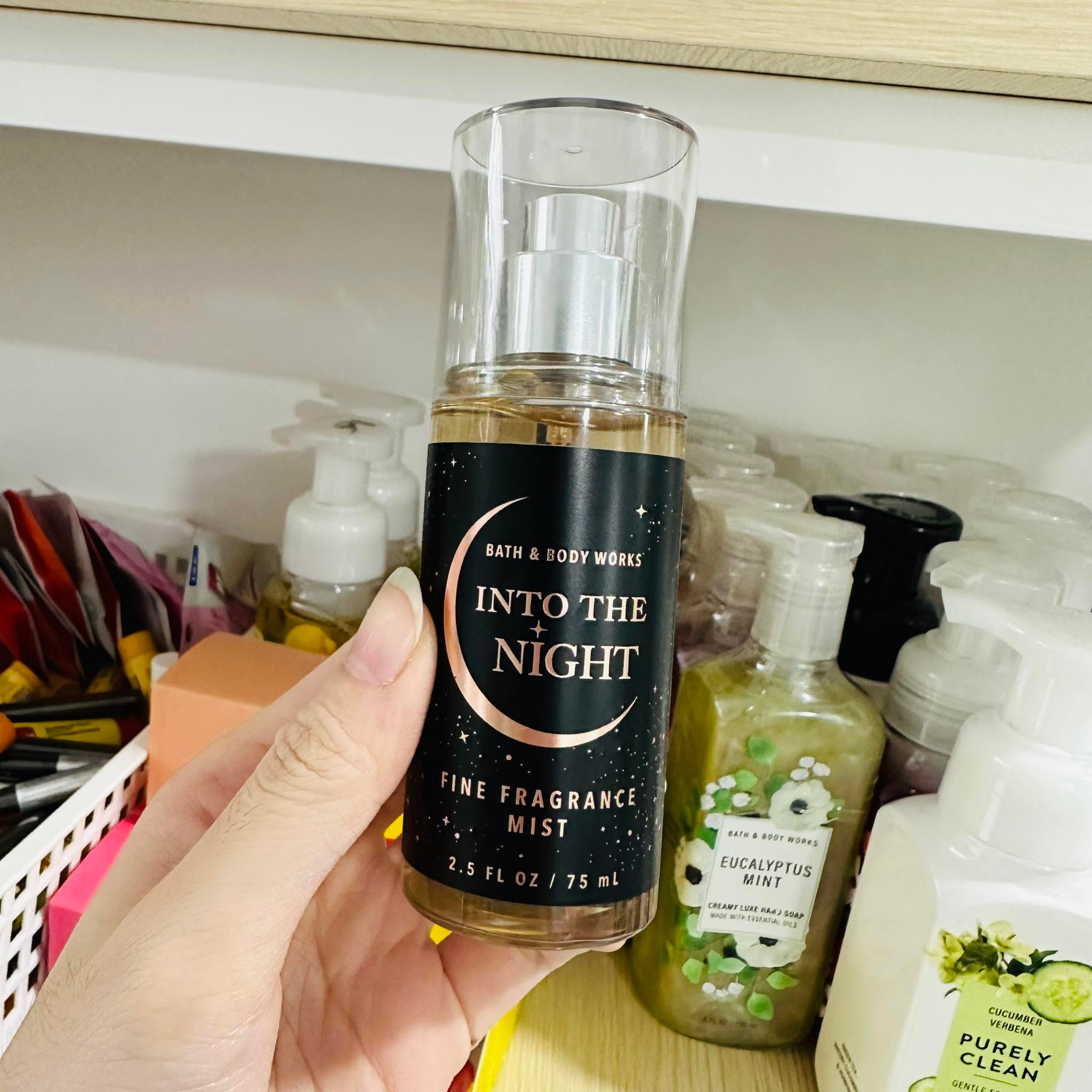 Xịt thơm toàn thân bath & body works body mist into the night 75ml