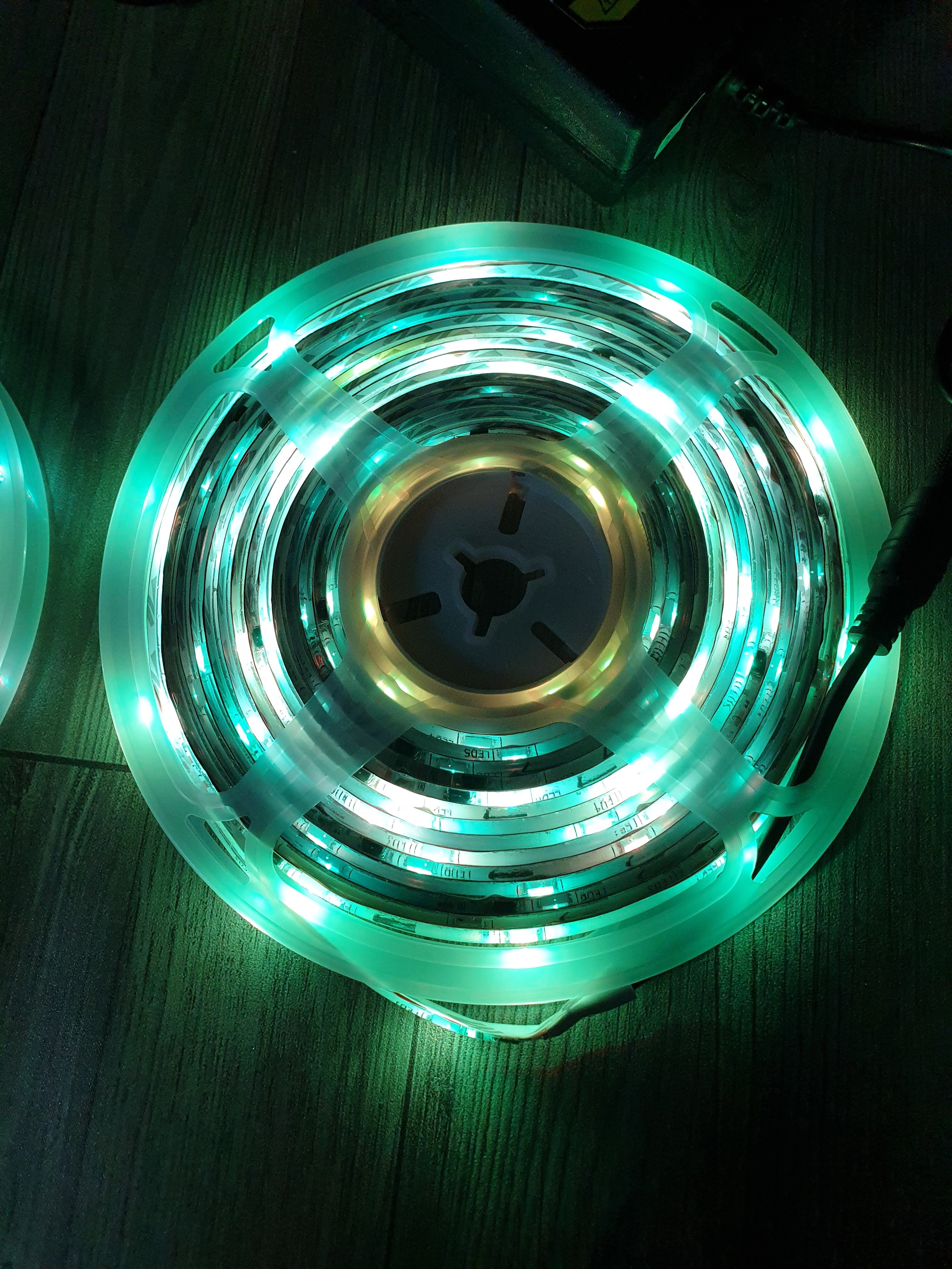 Cuộn led dây 5m CHẠY 7 MÀU (led đuổi) - 12V siêu sáng (hàng mới)