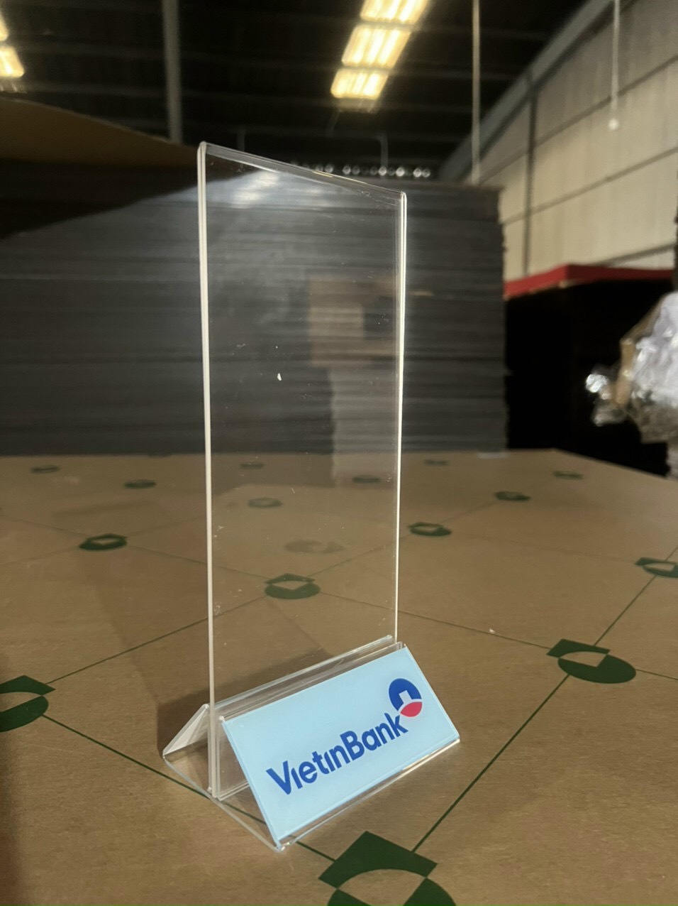 Standee Menu Mica A5 , đế tam  giác , đa dạng màu sắc