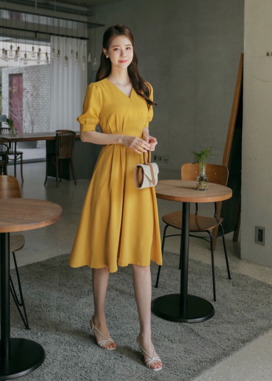 Đầm freesize vàng bo eo