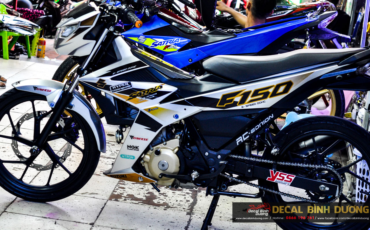 Tem \Satria Trắng Đen Cực Chất Thể Thao - Tem Đổi Được Qua Xe Raider