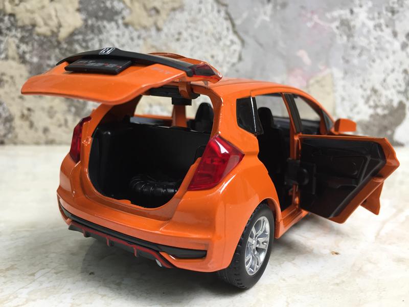 Mô hình xe ô tô Honda Jazz 2020 1:32