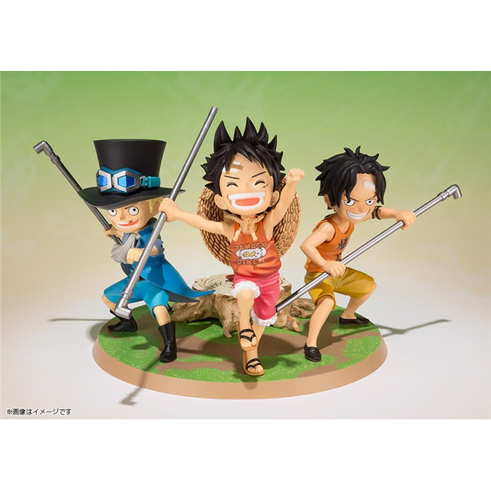 Bạn đang tìm kiếm mô hình One Piece đầy đủ với 3 anh em Luffy, Ace, Sabo để làm quà tặng hoặc sưu tập cho riêng mình? Hãy xem ngay hình ảnh để chiêm ngưỡng những chi tiết tinh tế và sự chân thật trong cách thiết kế và màu sắc của bộ mô hình này.