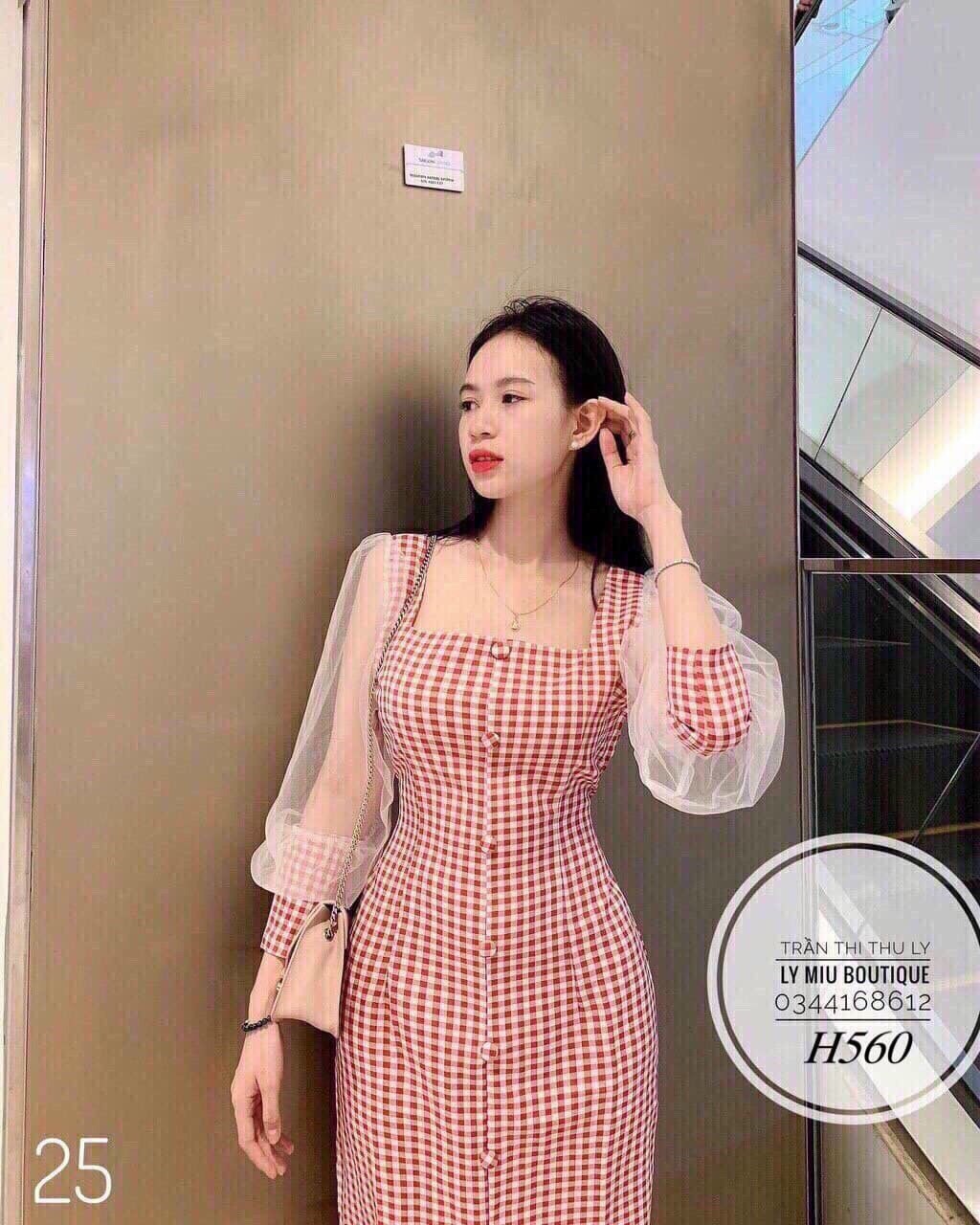 Đầm caro hồng phối lưới tay dài cổ vuông đính nút xinh xắn