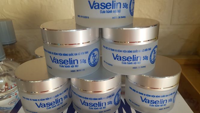 Kem dưỡng làm mềm da Vaseline Viện bỏng 50g (mẫu mới)