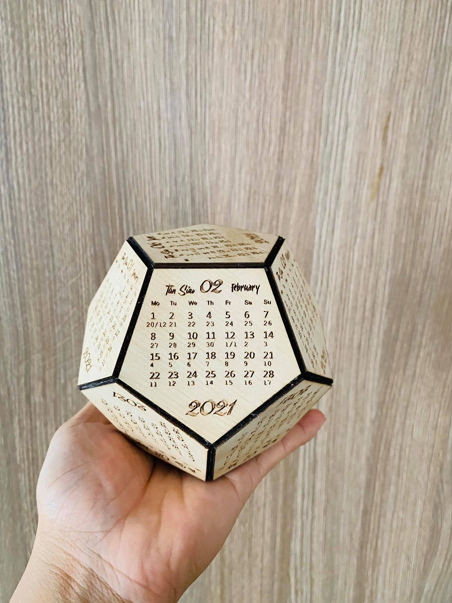 Lịch gỗ để bàn 2021 (12 cạnh lịch âm, dương)