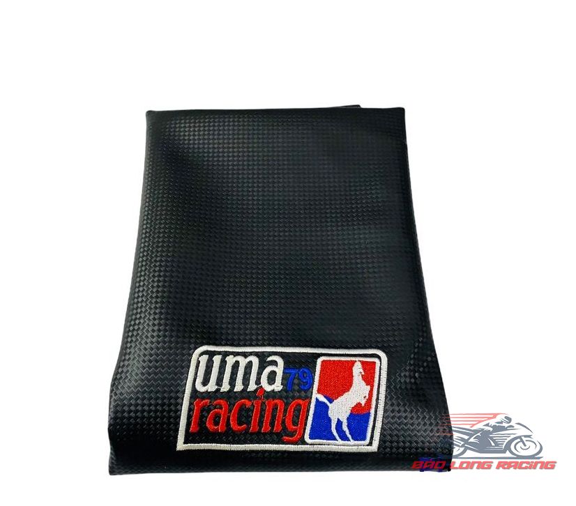 Da yên 3D chữ Thái UMA Racing gắn mọi loại xe máy Exciter Sirius Wave Dream Vân Carbon rất đep co giãn tốt
