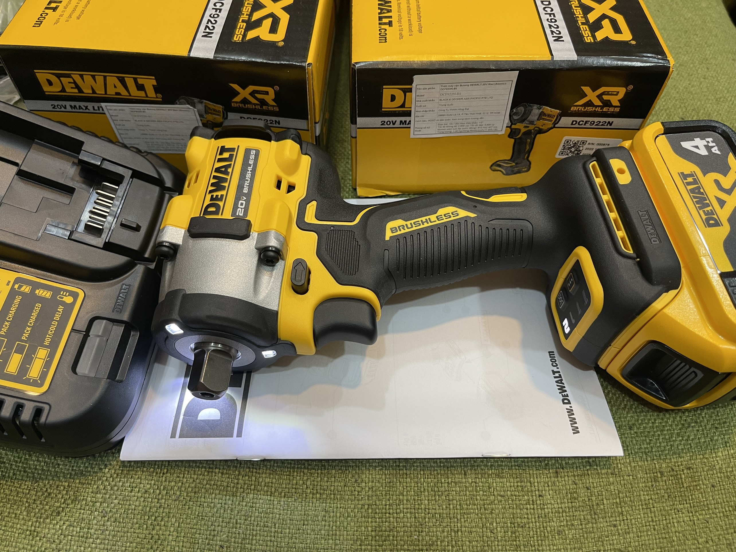 Máy siết bu lông Dewalt DCF922N (Thân máy)