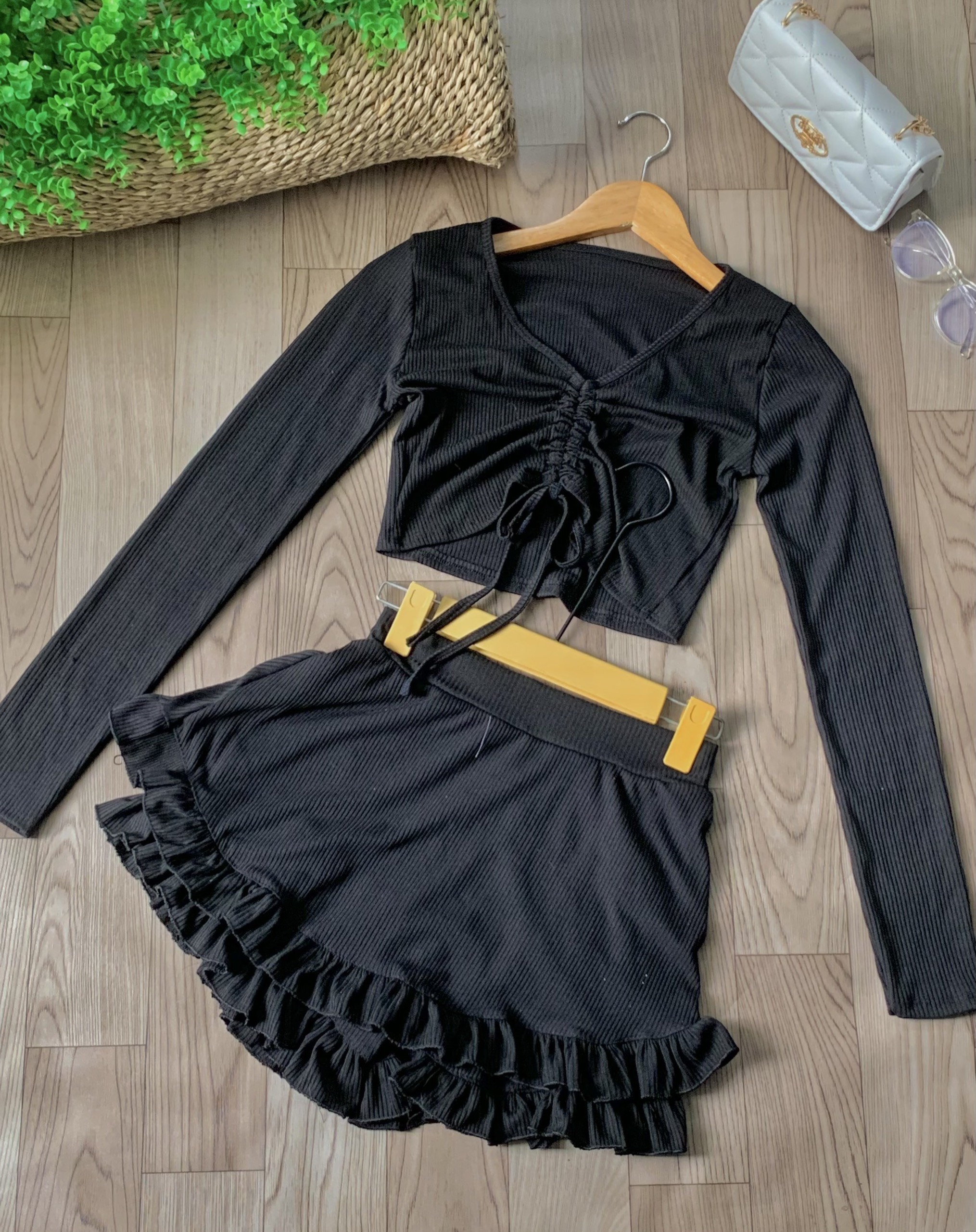 set bộ áo rút dây kèm chân váy siêu xinh