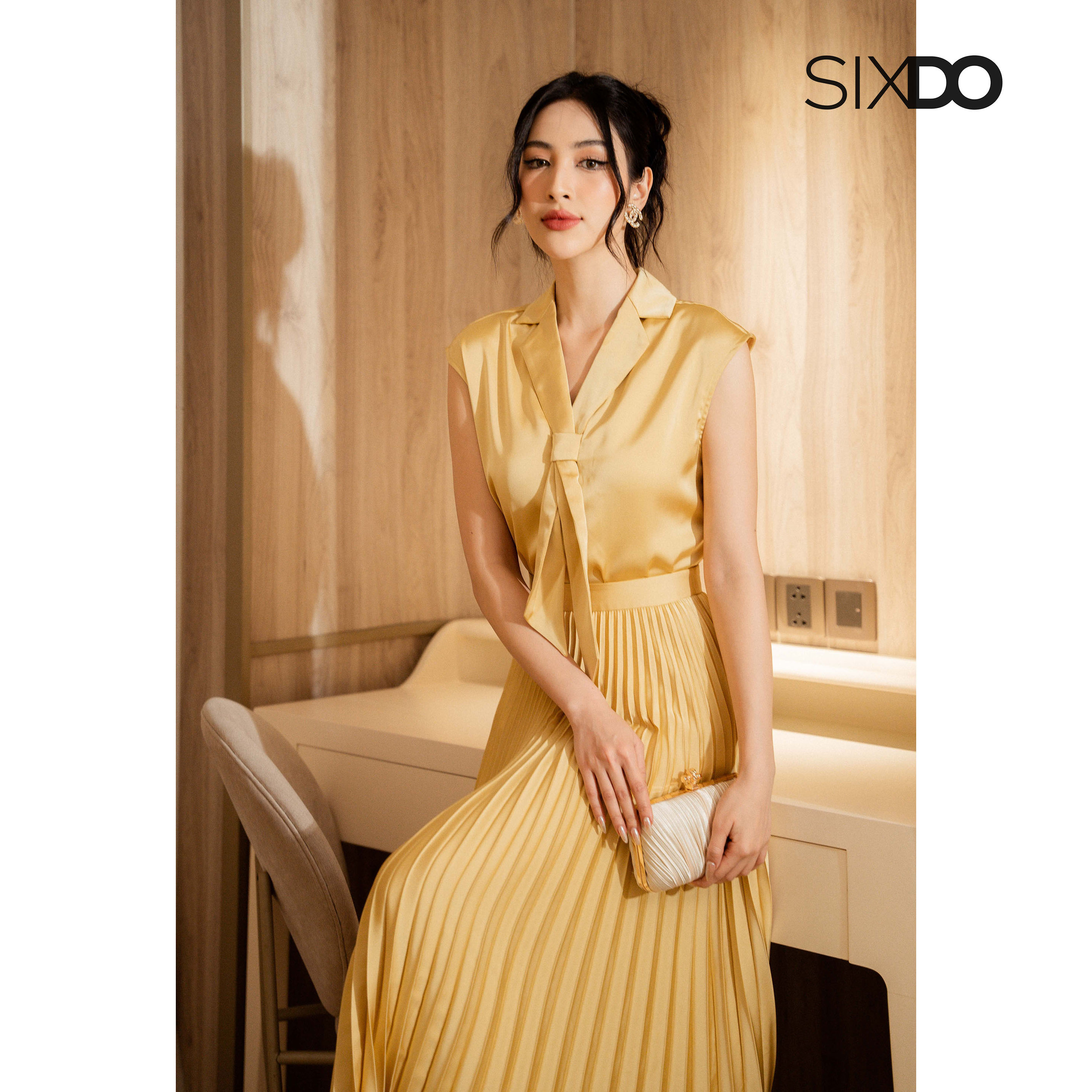 Áo sơ mi lụa nữ sát nách màu vàng sáng thời trang SIXDO (Light Yellow Short Sleeves Silk Top)
