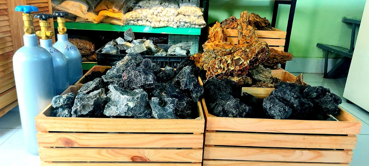 Đá đen Gia Lai (1kg) - Setup Bể Thuỷ Sinh hàng Đẹp Siêu Vân đủ Size