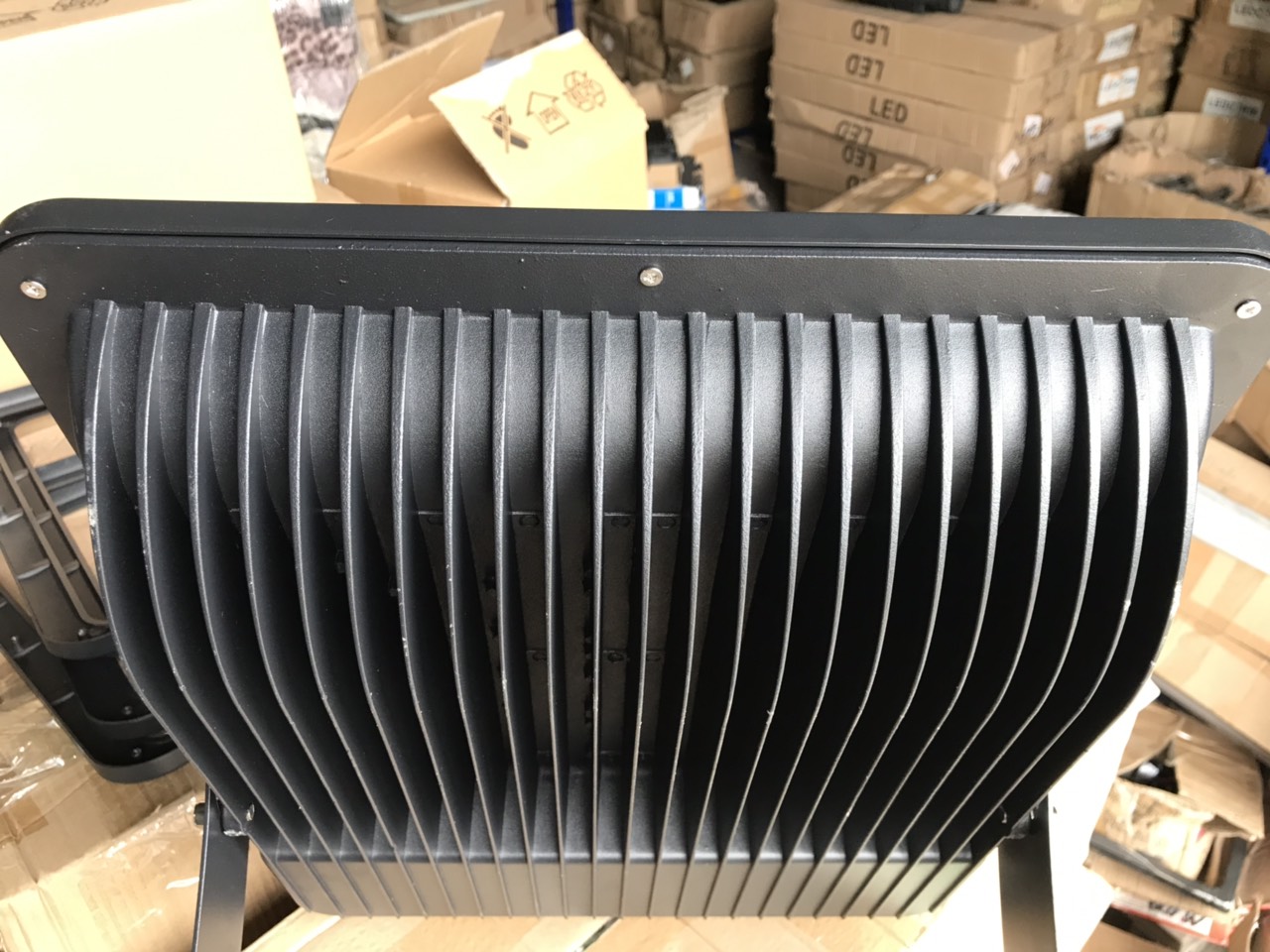 Đèn pha cốc 300W chống nước chiếu sân bóng siêu sáng