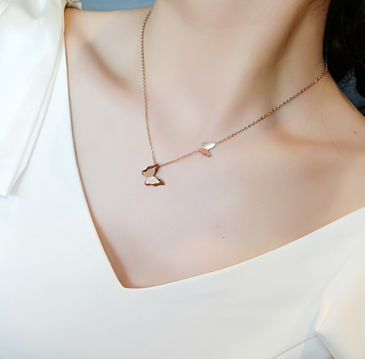 Dây chuyền Titan Đôi Bướm phun cát cách điệu (Vàng hồng)