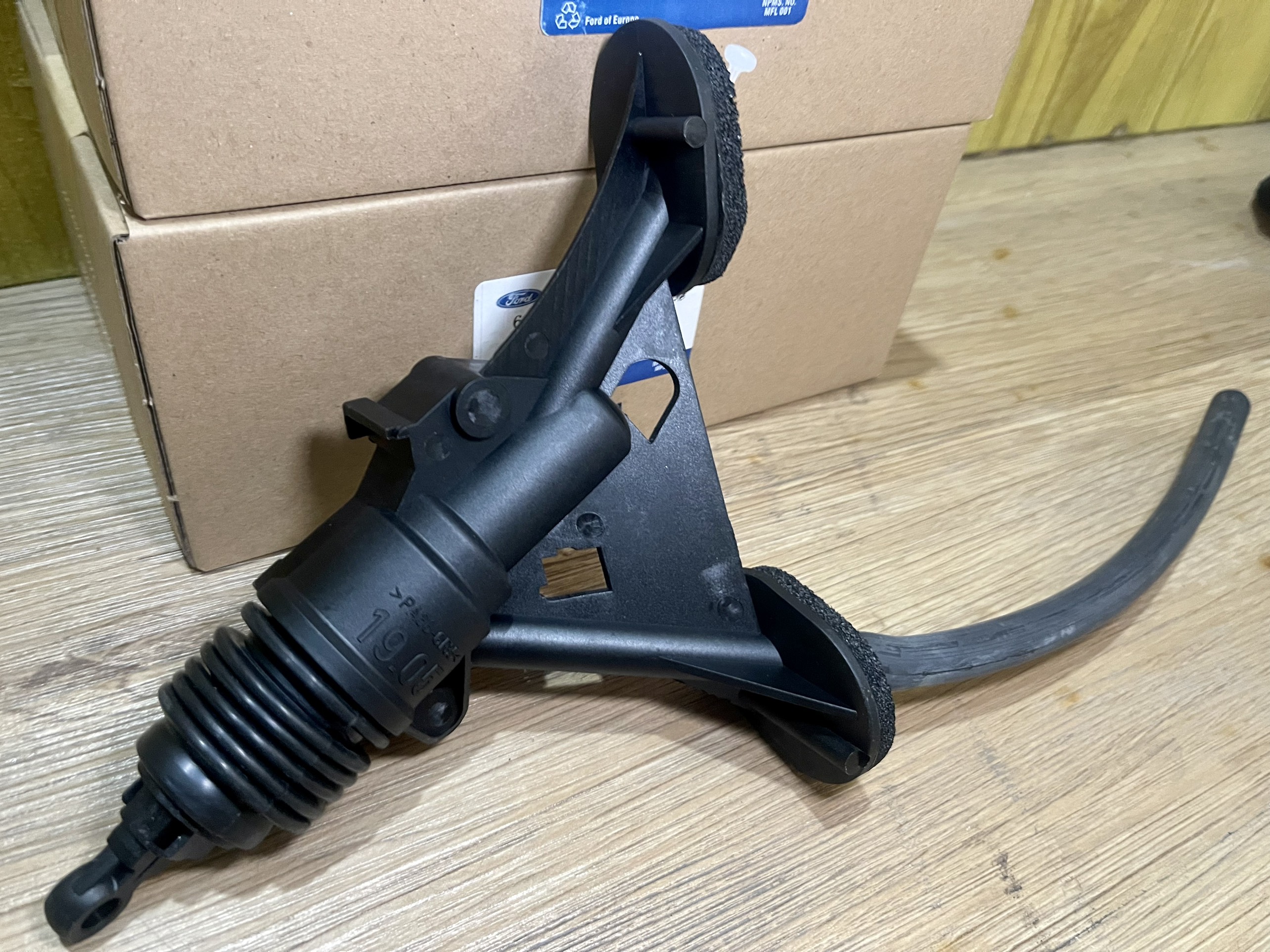 HEO TỔNG CÔN TRÊN FORD TRANSIT 2008- NAY
