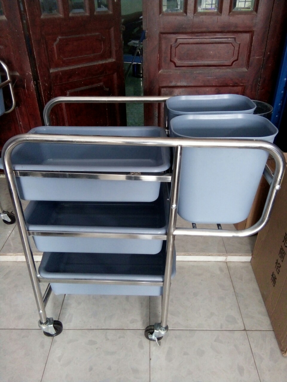 Xe đẩy thu dọn thức ăn nhà hàng khách sạn