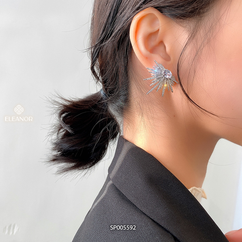 Bông tai nữ chuôi bạc 925 Eleanor Accessories khuyên tai thiết kế hình tia đính đá phụ kiện trang sức 5592