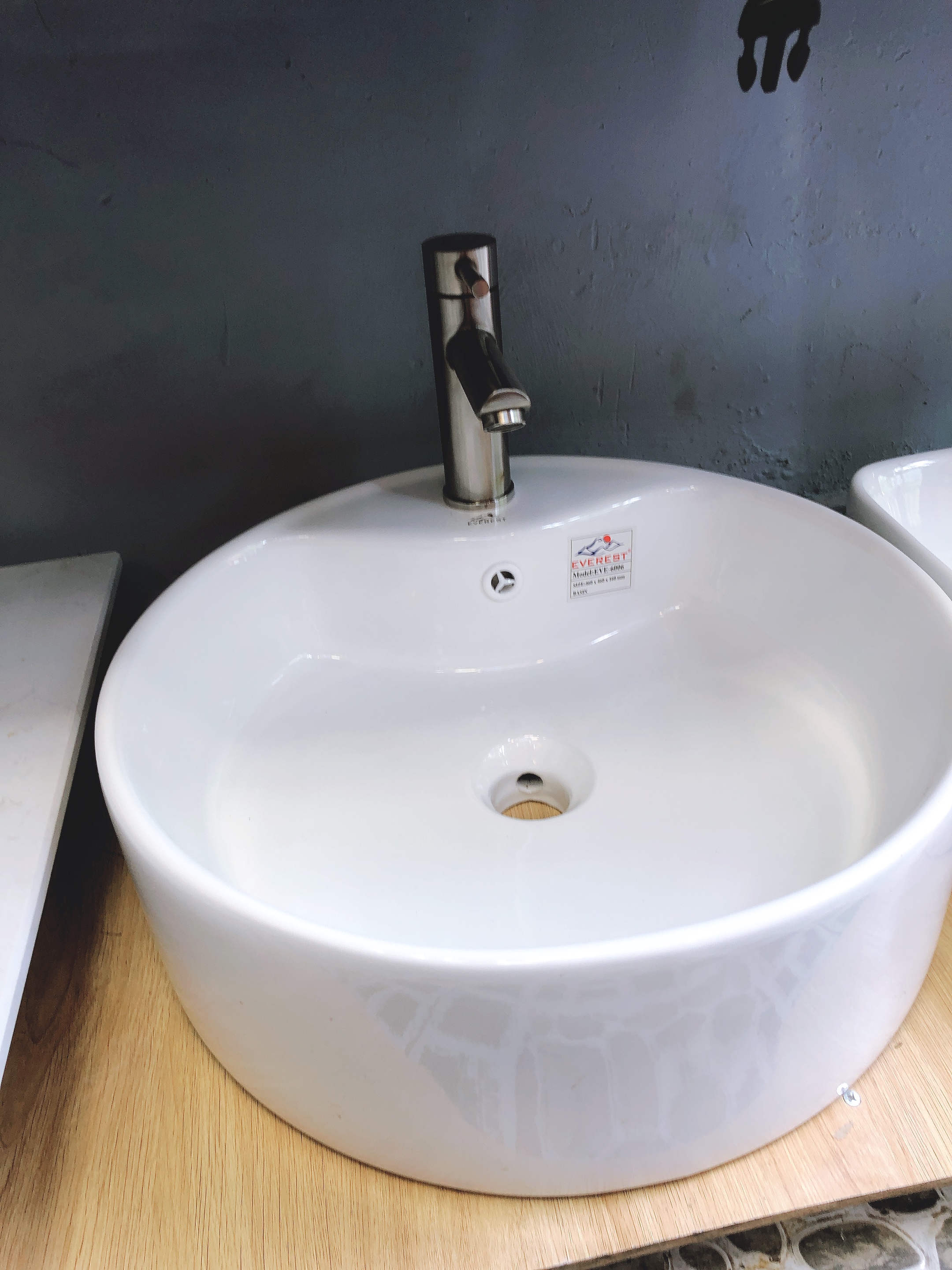 Lavabo  sứ tròn để bàn