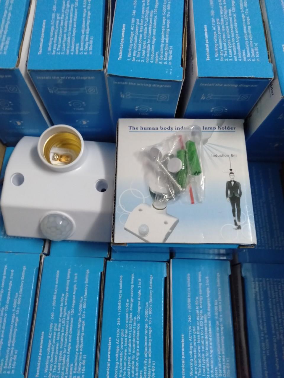 Đuôi đèn cảm biến chuyển động