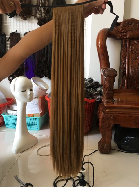 Tóc cột thẳng bấm phồng chân tóc