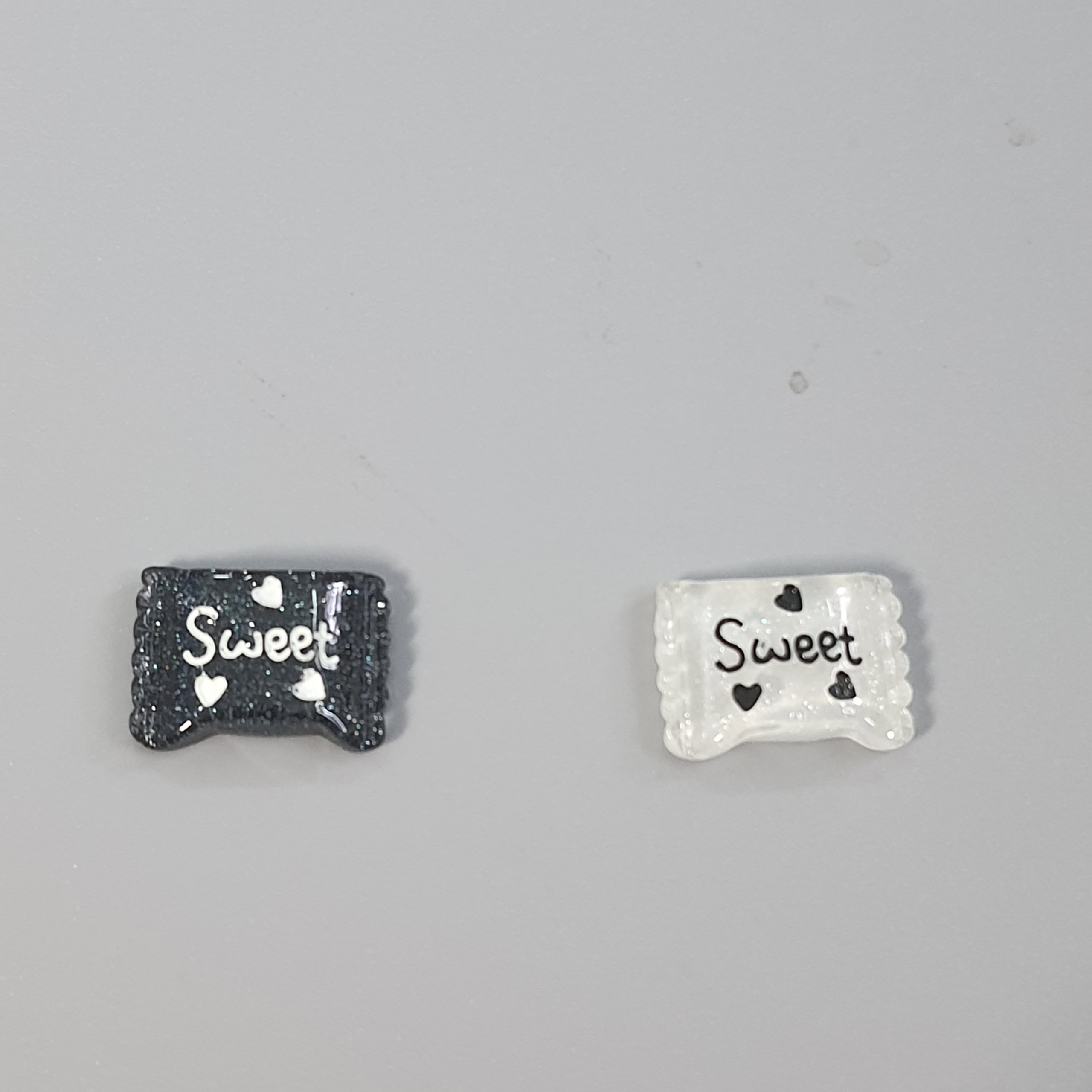 1 sticker/charm/jibbitz - viên kẹo sweet - trang trí dép sục