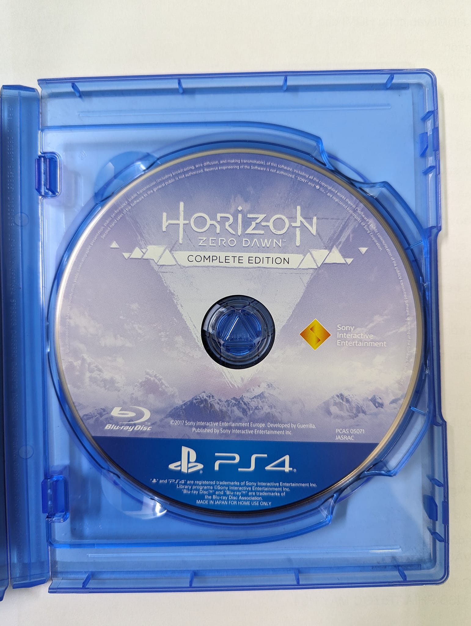 Đĩa game PS4 Mega Pack God of war và Horizon CE.