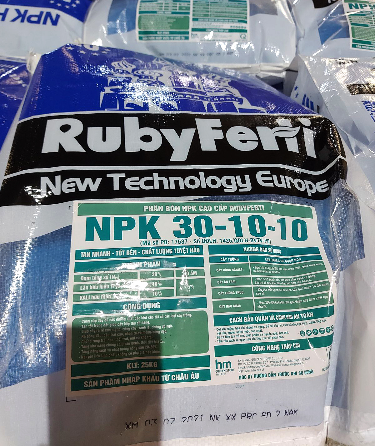 Phân bón NPK 30-10-10+TE Hi-Tech: RubyFerti(1kg) - Thuộc Tập Đoàn Phân Bón Con Cò Vàng