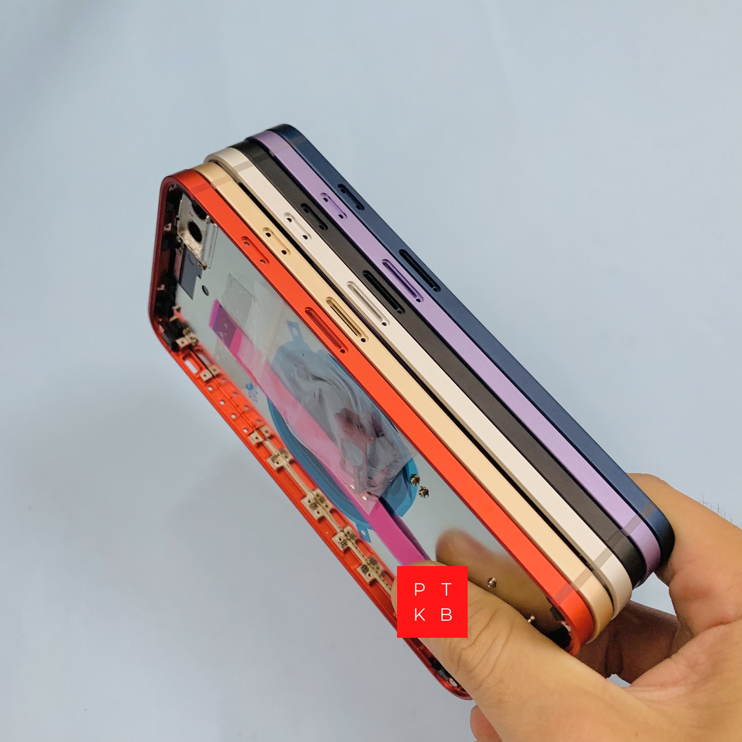 VỎ ĐỘ CẠNH VIỀN VUÔNG DÀNH CHO ĐIỆN THOẠI 8PLUS