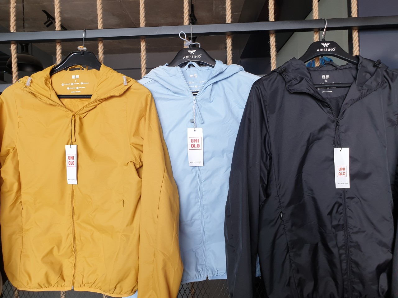 Áo Khoác Gió Uniqlo Màu Đen
