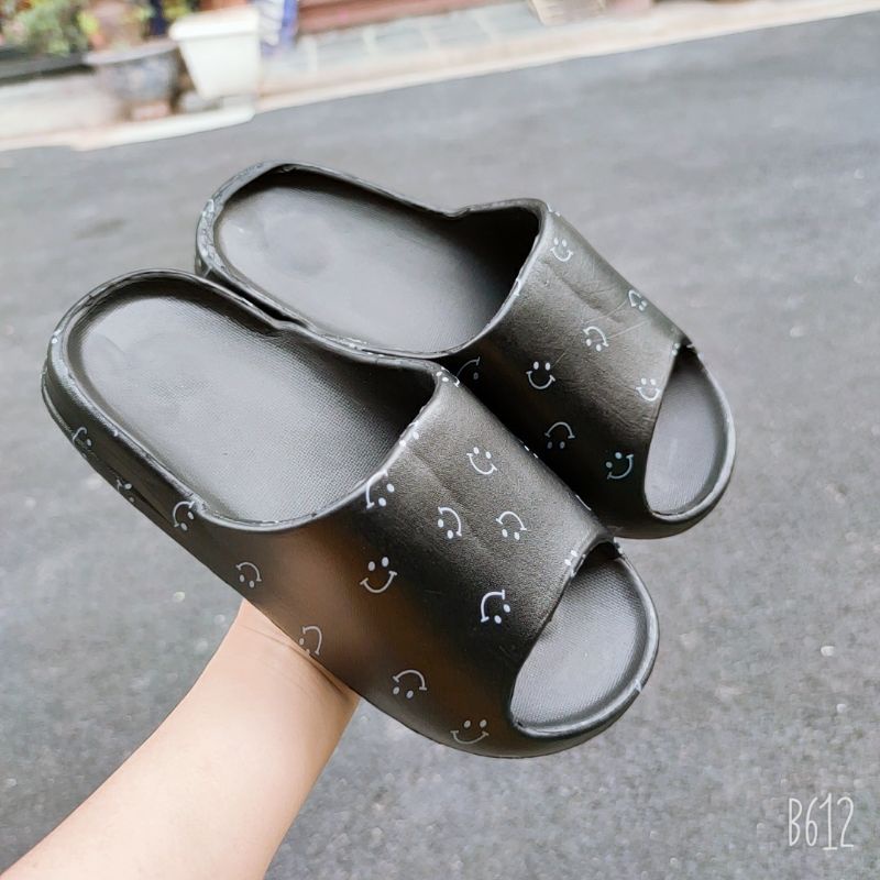 Dép quai ngang nữ bánh mỳ dép NAM NỮ MẶT CƯỜI SIÊU XINH - 2 màu ĐEN - TRẮNG