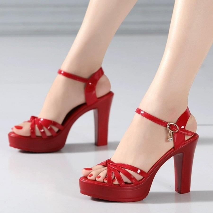 High-Quality 10F Strappy High-Heeled Sandals