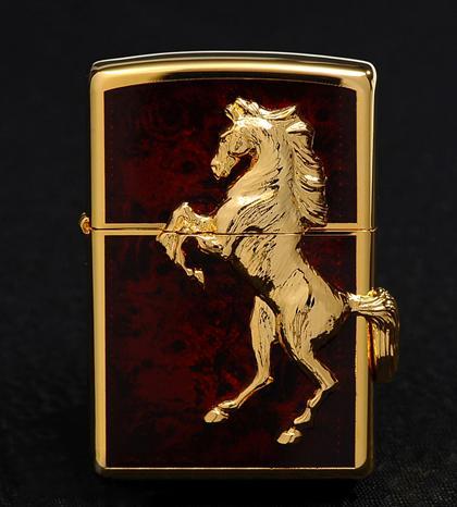 Zippo ngựa đá đỏ