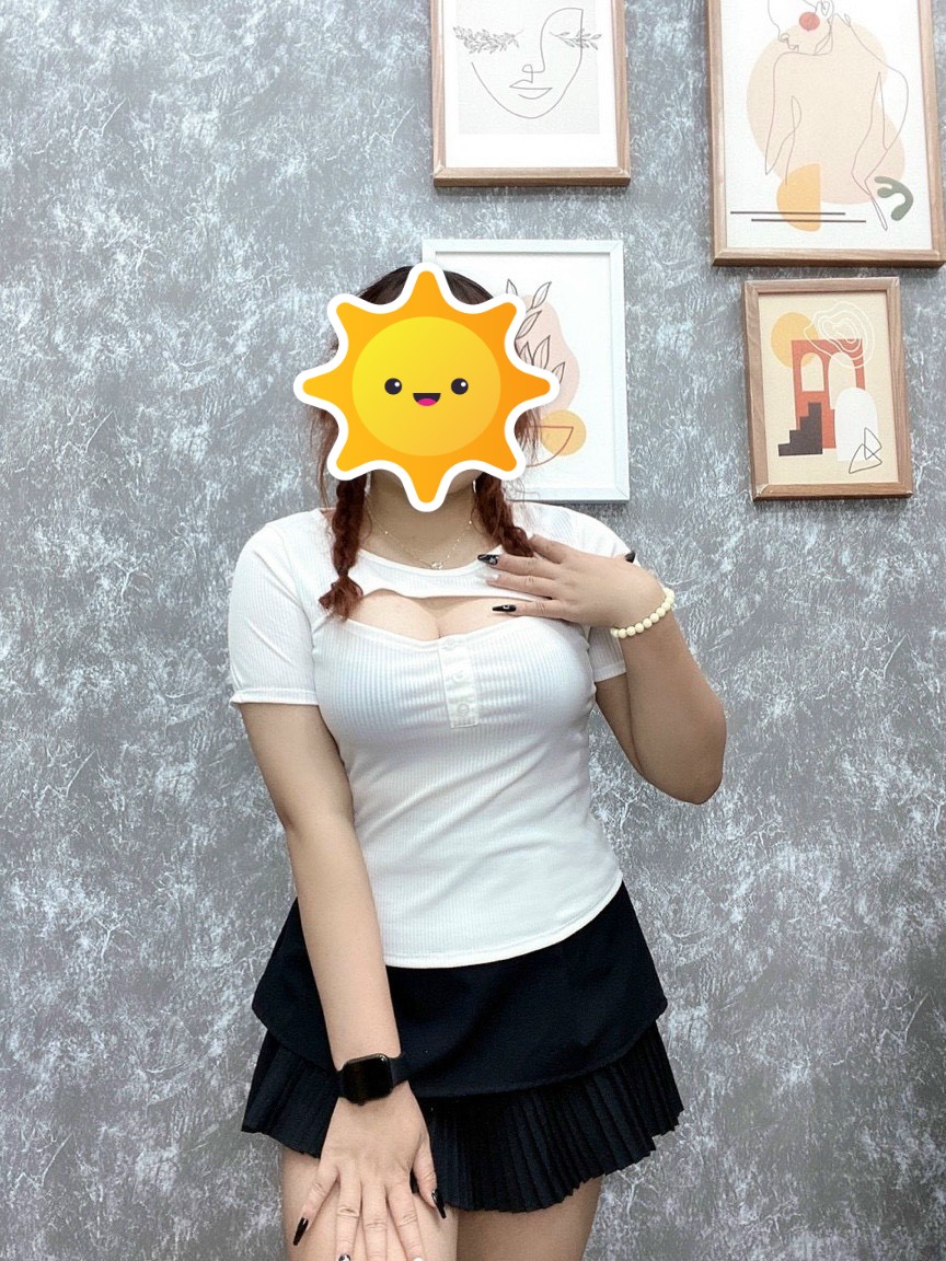 ÁO THUN TAY NGẮN XẺ NGỰC BIGSIZE ( H.O.U.T )