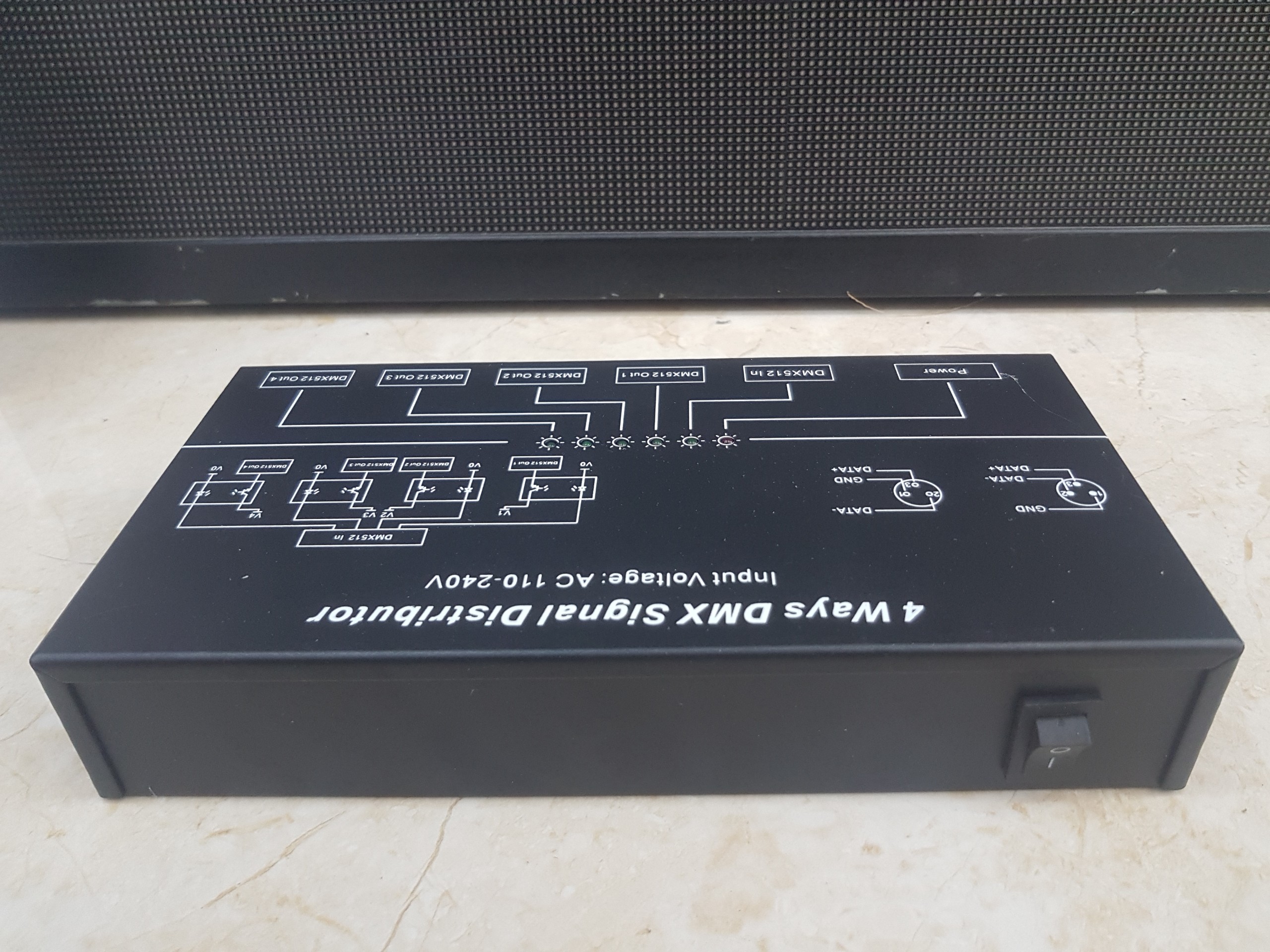 [HCM]Bộ khuếch đại tín hiệu DMX vào 1 ra 4 ( 4 Way DMX Signal Distributor)