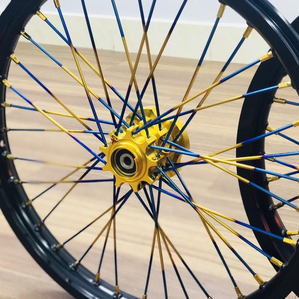 Bộ căm mạ titan OSK cao cấp dùng cho tất cả các dòng xe phổ thông hiện nay, có đủ mọi thông số tương ứng với từng loại đùm khác nhau-căm titan chính hãng giá rẻ nhập khẩu bởi hoành sơn racing