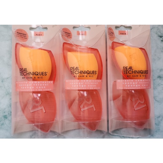 Bông Mút Trang Điểm Real Techniques Miracle Complexion Sponge + Travel Case