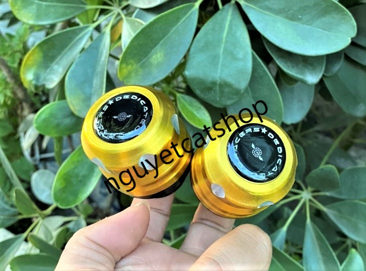 Gù chống đổ trước xe máy