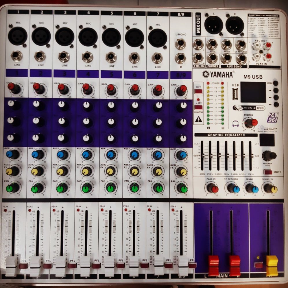 Mixer Yamaha M9