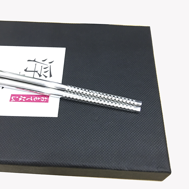 Set 5 đôi đũa hoa văn inox 304 đặc ruột Nhật
