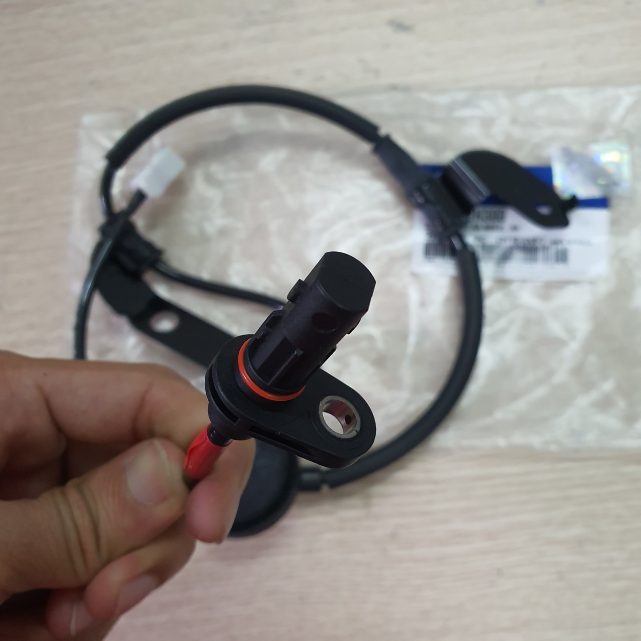 Cảm biến abs sau Hyundai Avante ( xịn )